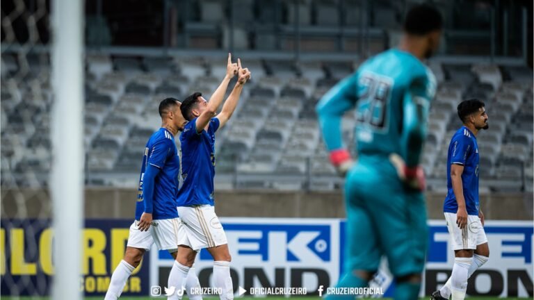 Vasco sai na frente, mas Cruzeiro vira e vence jogo agitado pela Série B