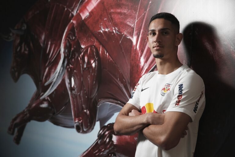 Praxedes é registrado no BID e pode estrear pelo Bragantino