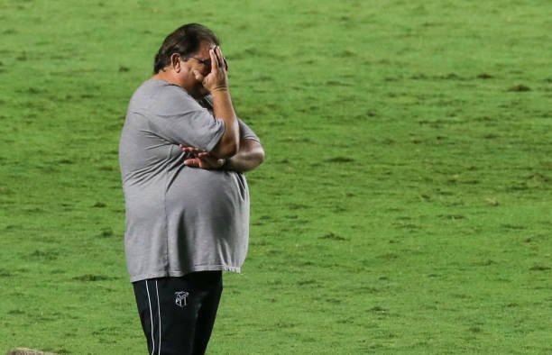 Após eliminações, Guto Ferreira precisa reagir