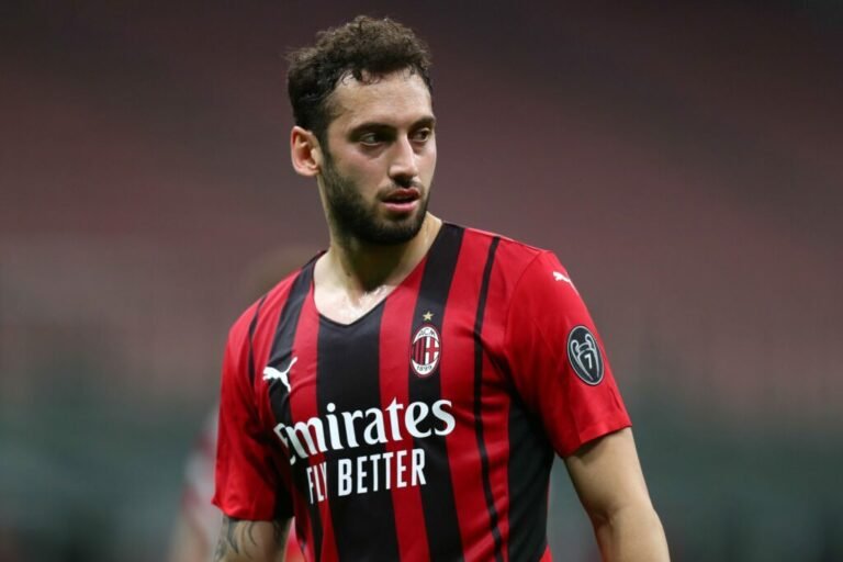 Calhanoglu confirma acerto com a Inter de Milão: ‘Amanhã assino o contrato’