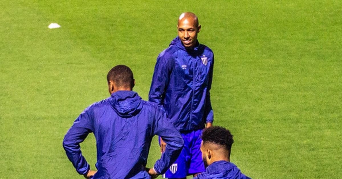 Ceará não negocia com zagueiro do Avaí e nem busca contratar lateral-direito