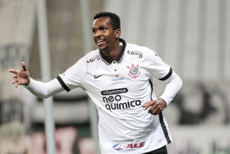 Jô se transforma de forma isolada como o maior goleador do Corinthians do século 21