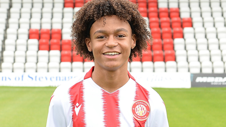 Surpreendente! Manchester City contrata jogador de 13 anos por R$ 3 milhões