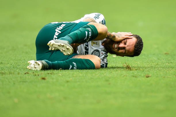 Palmeiras afasta Lucas Lima após flagra em festa clandestina