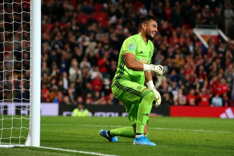 Quatro equipes demonstram interesse no goleiro Sergio Romero