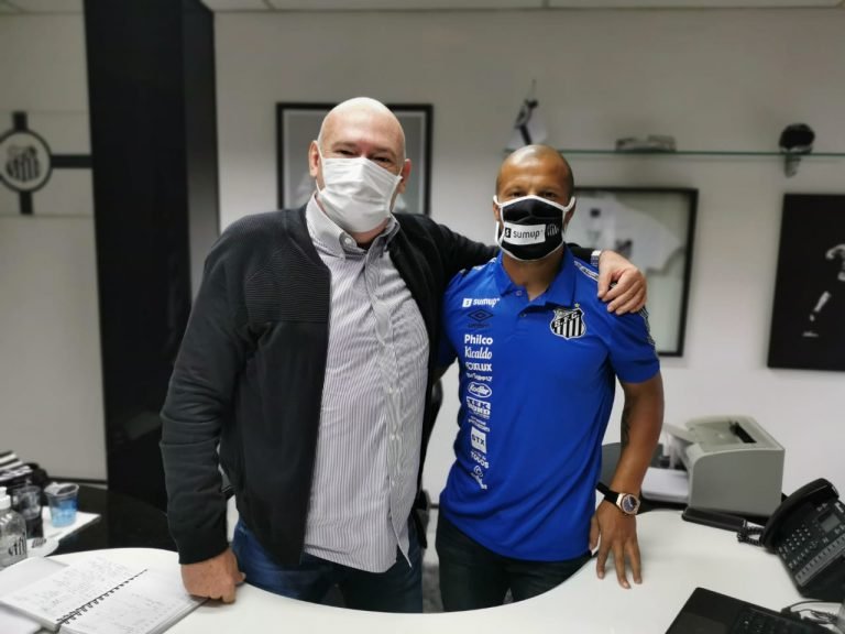 Santos renova com Carlos Sánchez até 2023