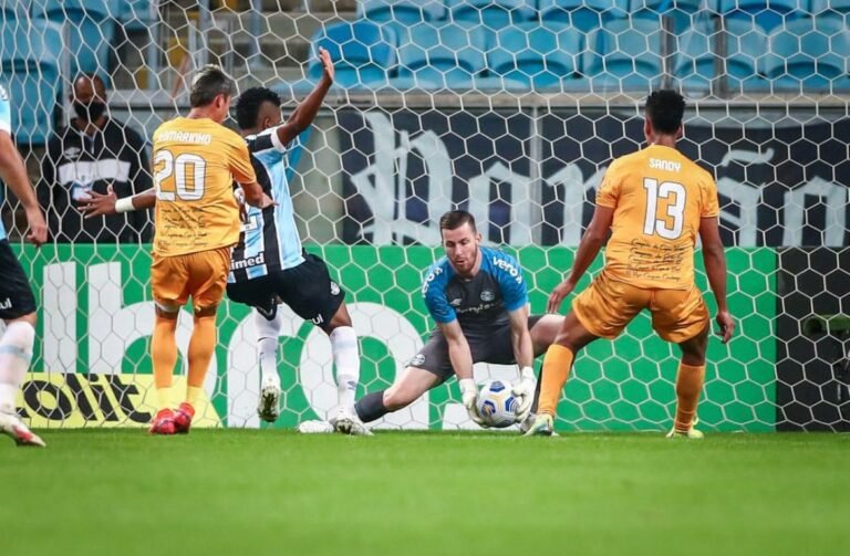 Grêmio divulga lista de relacionados para a Copa do Brasil com volta de titulares