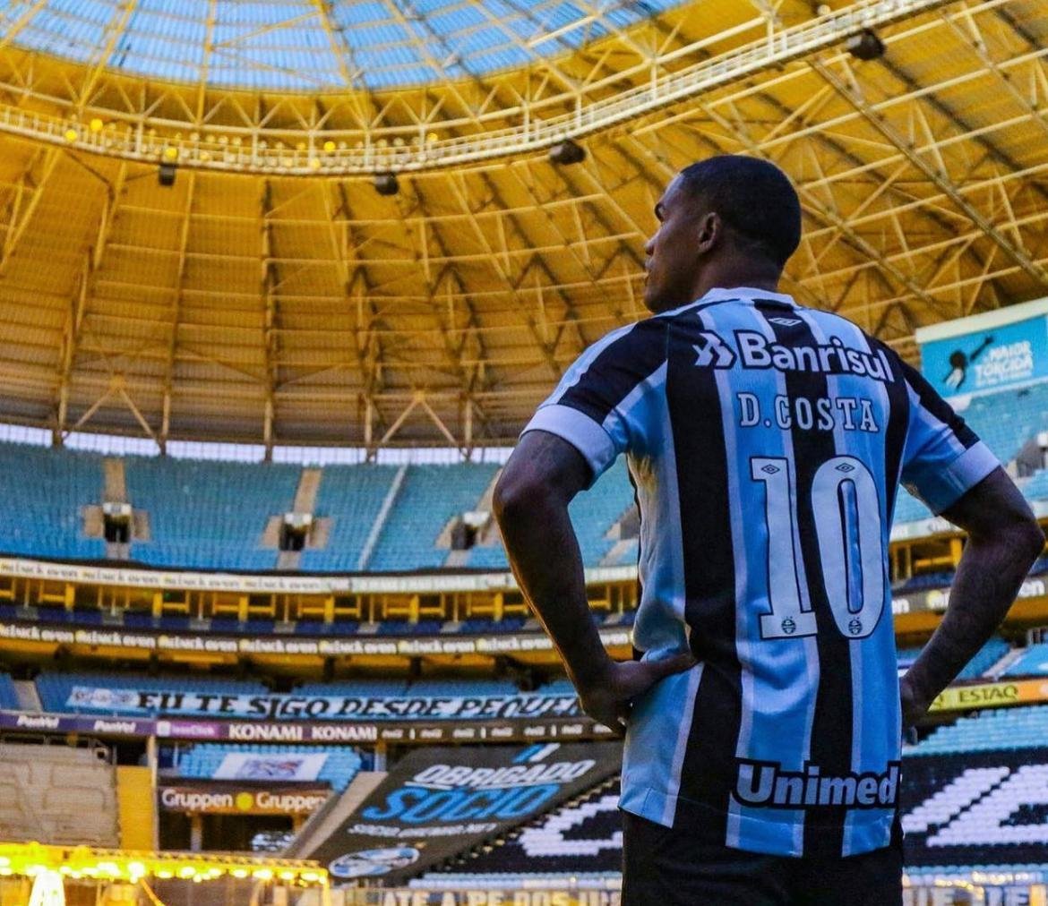 Com Douglas Costa, Grêmio divulga lista de relacionados para jogo contra Sport