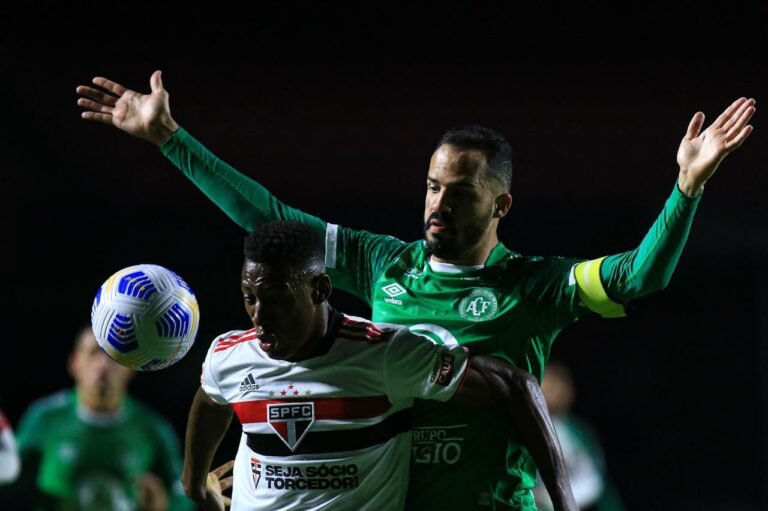 Chapecoense empata e segue sem vencer no Brasileirão