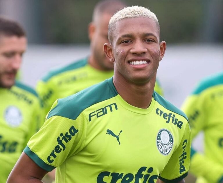 Danilo retorna aos treinos e está próximo de voltar a atuar pelo Palmeiras