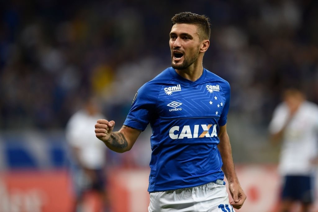 Cruzeiro tem apenas 20 dias para pagar dívida a clube uruguaio por Arrascaeta