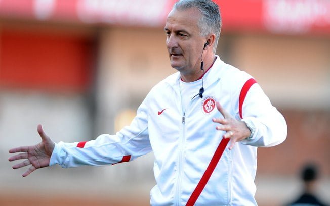 Internacional faz sondagem por Dorival Jr