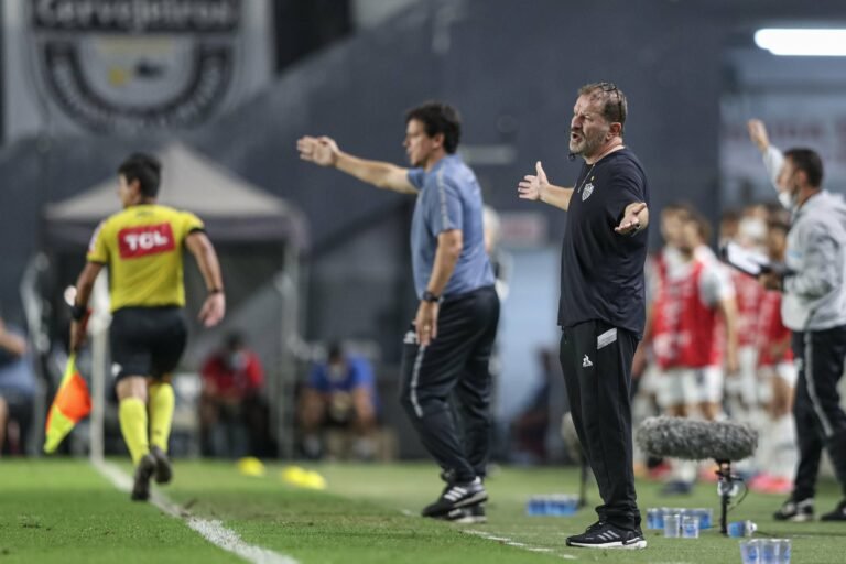 Após derrota, Cuquinha fala sobre o jogo entre Atlético e Santos