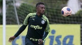 Abel Ferreira pede volta de jovem zagueiro do Palmeiras