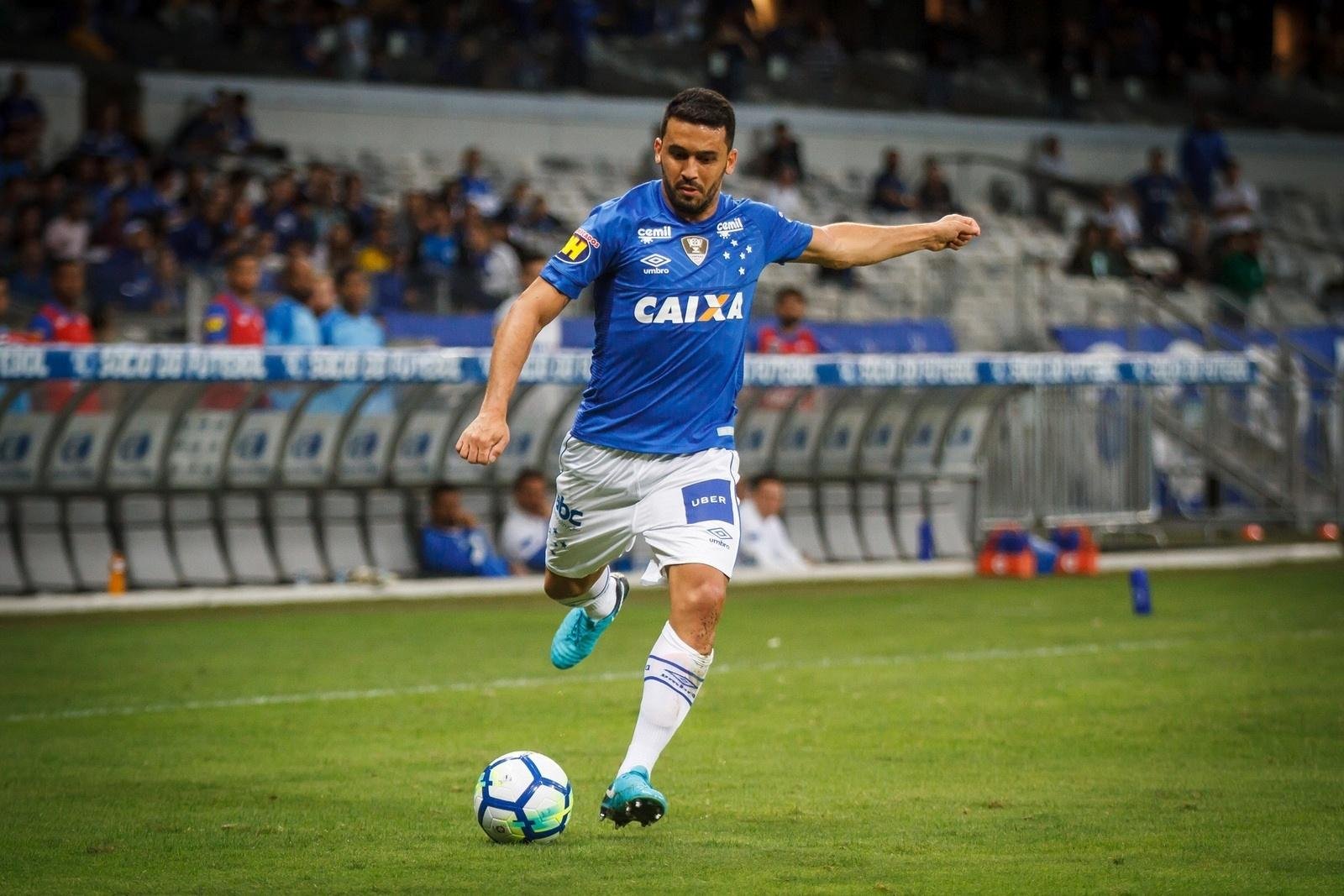 Lateral Edílson entra na justiça cobrando R$ 9,2 milhões do Cruzeiro