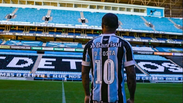 Douglas Costa pode estrear pelo Grêmio contra o Sport