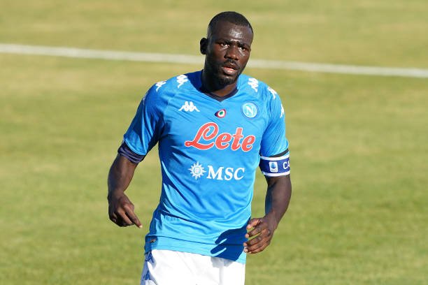 PSG e Real Madrid se tornam os prováveis destinos de Koulibaly para a próxima temporada