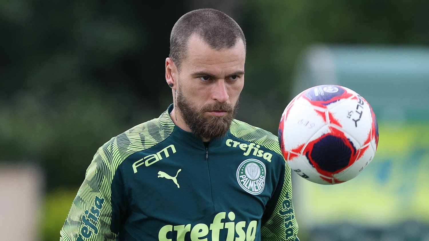 Palmeiras quer acabar com contratos longos, como o de Lucas Lima