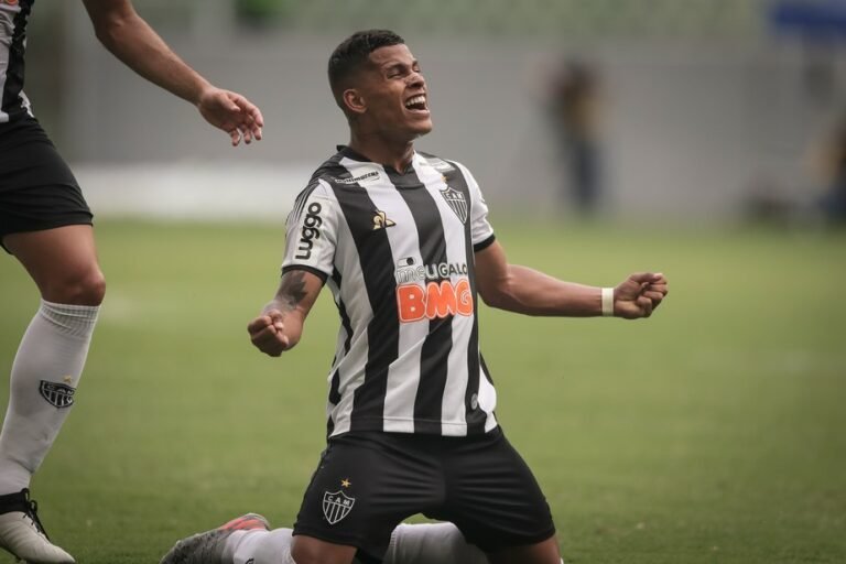 Atlético Mineiro negocia empréstimo do lateral Maílton