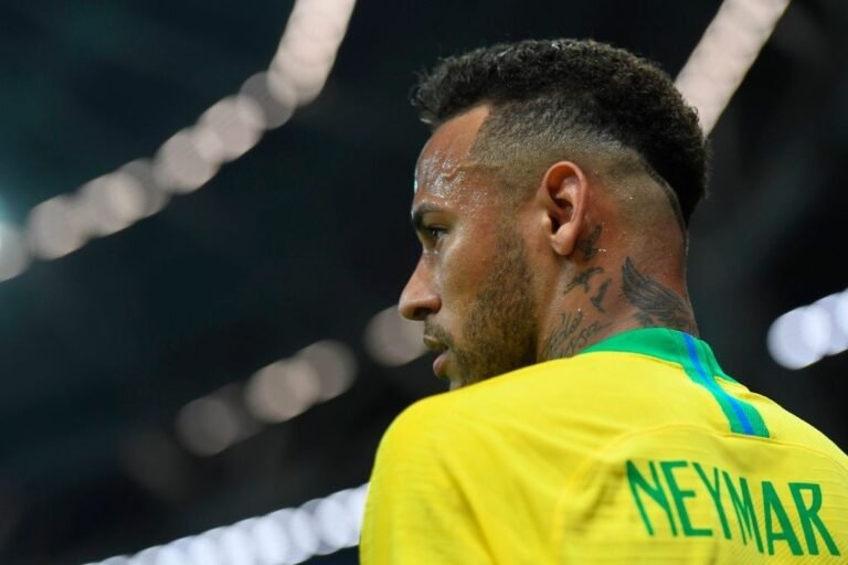 Neymar tenta convencer líderes das outras seleções, mas premiação impede união dos atletas