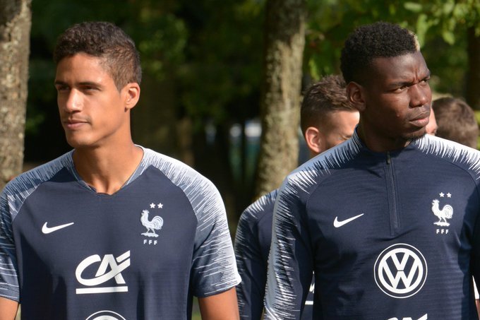 Manchester United pretende oferecer Pogba em troca de Varane