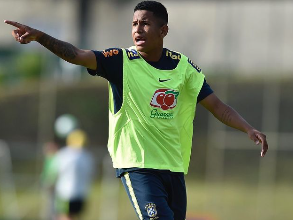 Savinho se apresenta a seleção sub-17 e aumenta lista de desfalques do Atlético