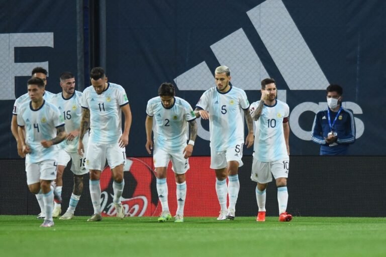 Seleção argentina vai fazer homenagem a Diego Maradona em jogo contra o Chile