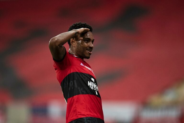 Vitinho celebra boa fase no Flamengo: ‘Números importantes’