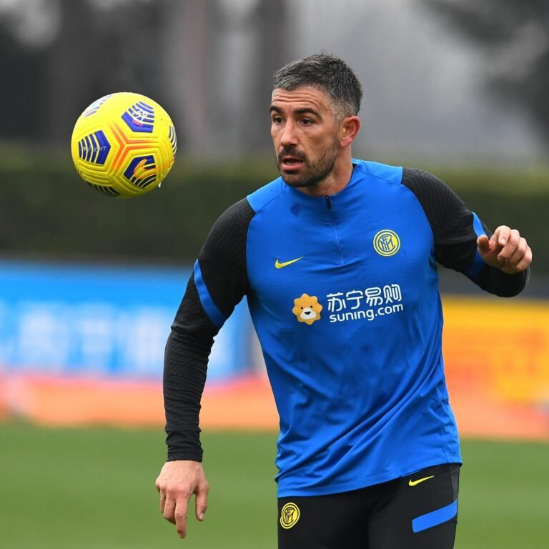 Kolarov fica na Inter até 2022