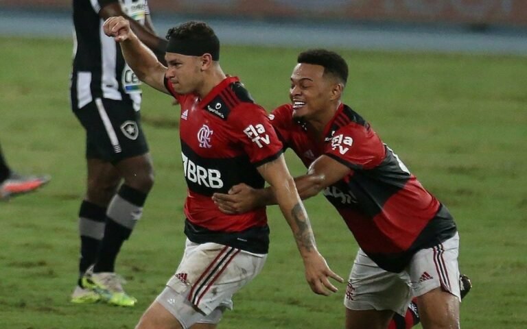 Hugo Moura e Rodrigo Muniz não treinam com grupo e aguardam detalhes para deixar o Flamengo