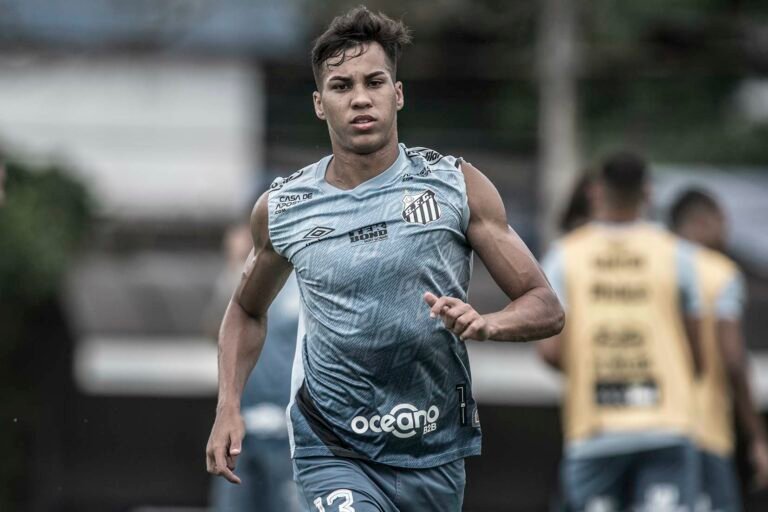 Juventus segue monitorando Kaio Jorge e prepara oferta para tirá-lo do Santos