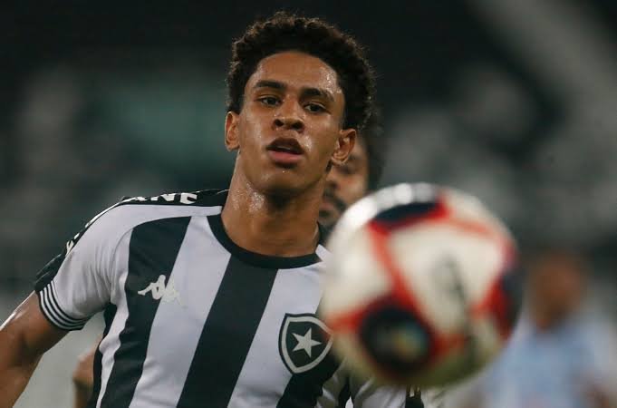 Por imbróglio com Botafogo, PV ainda não foi regularizado pelo Inter