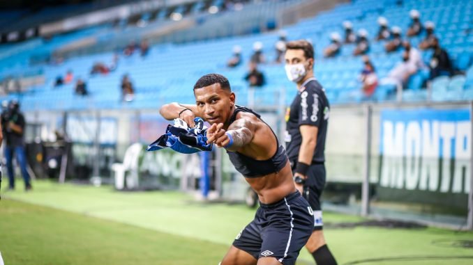 Léo Chú tem interesse em atuar no Fluminense, diz site