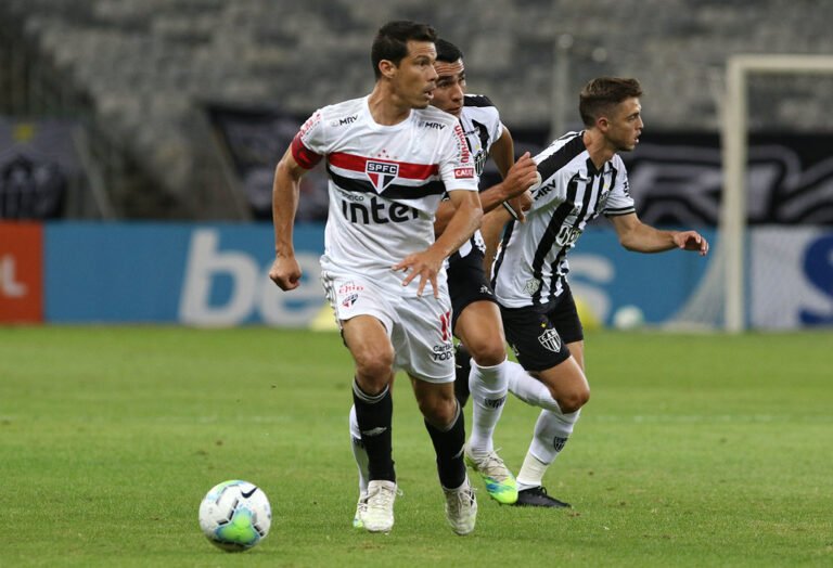 São Paulo acerta últimos detalhes e irá rescindir com Hernanes nesta quinta-feira