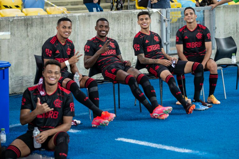 Flamengo prepara ‘barca’ e aguarda aval de Renato Gaúcho para negociar jogadores