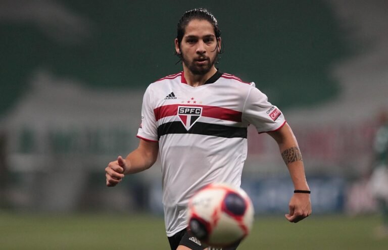 Benítez reencontra Vasco ainda tentando recuperar sua melhor forma física no São Paulo