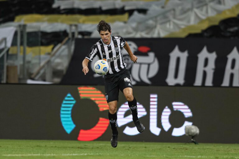 Dodô se recupera, treina com o elenco e pode ser novidade do Atlético para o jogo contra o Boca Juniors