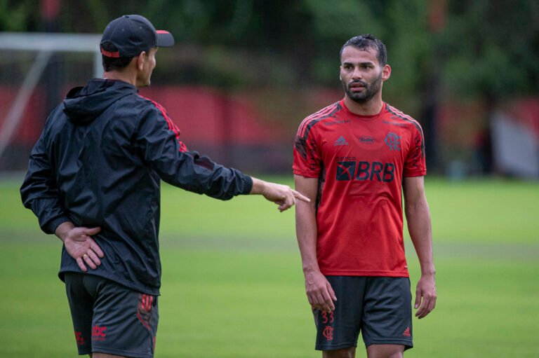 Thiago Maia discutiu com Rogério Ceni nos últimos treinamentos, diz jornalista