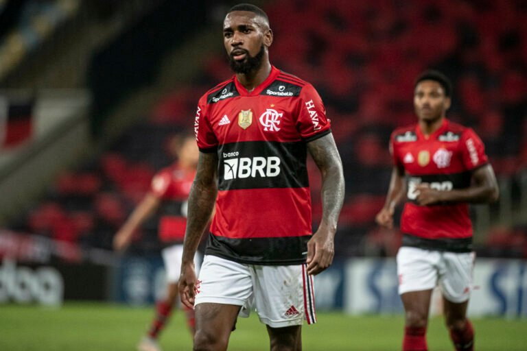 Flamengo já negociou a saída de 13 jogadores na atual temporada; veja quem deixou o clube