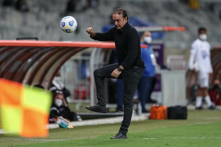 Cuca destaca equipe encorpada em goleada do Atlético diante do Dragão