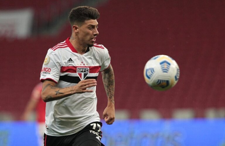 São Paulo inscreve argentino Rigoni para as oitavas de finais da Libertadores