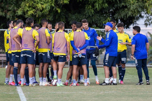 Com quase 50 rodadas na Série B, Cruzeiro nunca esteve no G-4