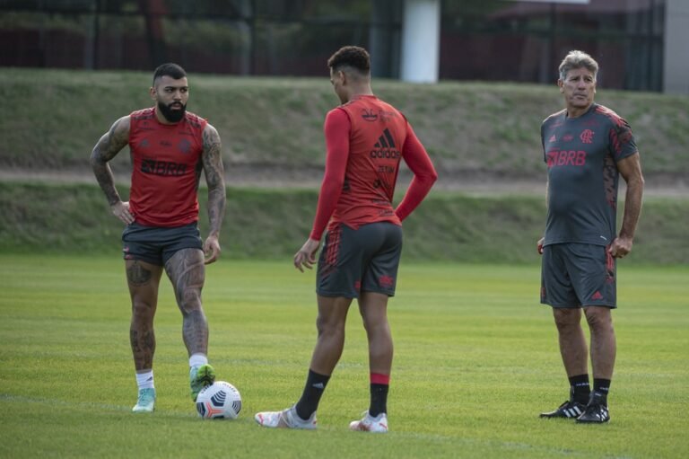 Sem desfalques, Flamengo encara o São Paulo, veja os relacionados