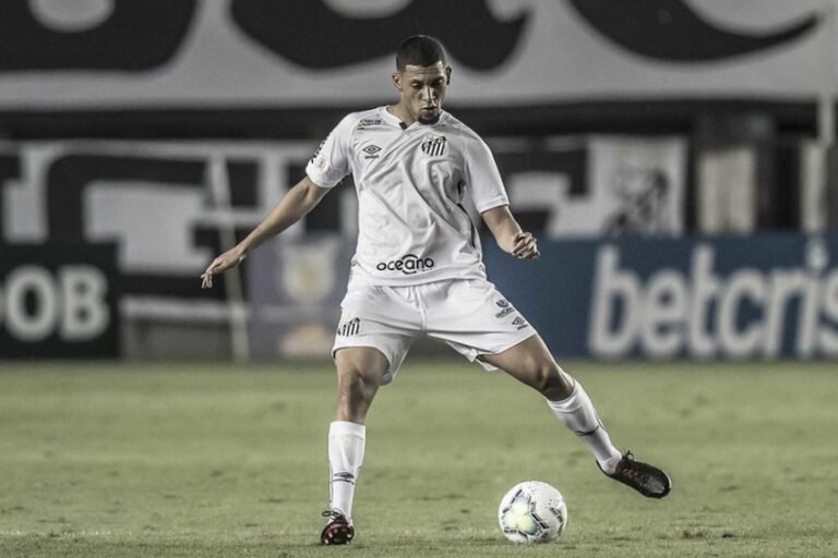 Santos aceita emprestar joia da base para clube português