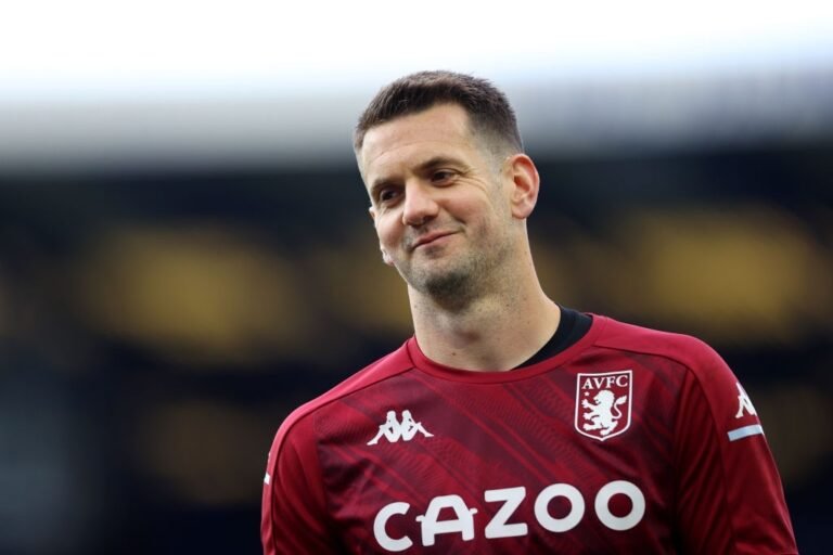 Manchester United anuncia contratação de Tom Heaton