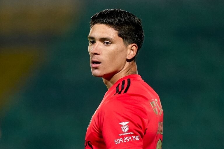 Sevilla estuda contratação de Darwin Nunez