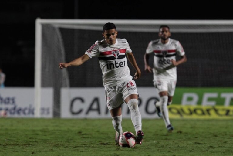 Bruno Rodrigues rescinde com São Paulo e irá jogar no Famalicão de Portugal