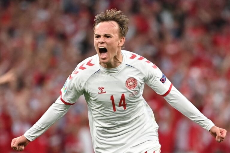 Barcelona ganha concorrência do Milan na briga por Damsgaard, destaque da Dinamarca na Euro