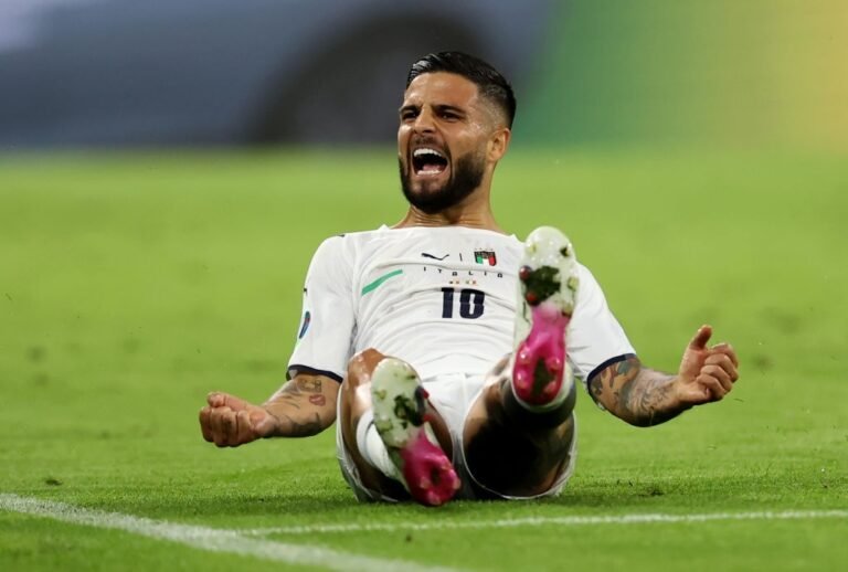 Barcelona e Tottenham monitoram situação de Insigne