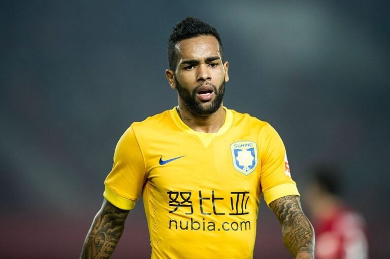 Especulado no Grêmio, Alex Teixeira está próximo de acerto com clube turco